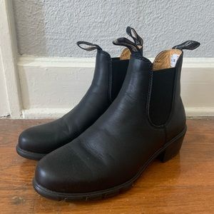 Black Blundstone Heeled Chelsea Boots